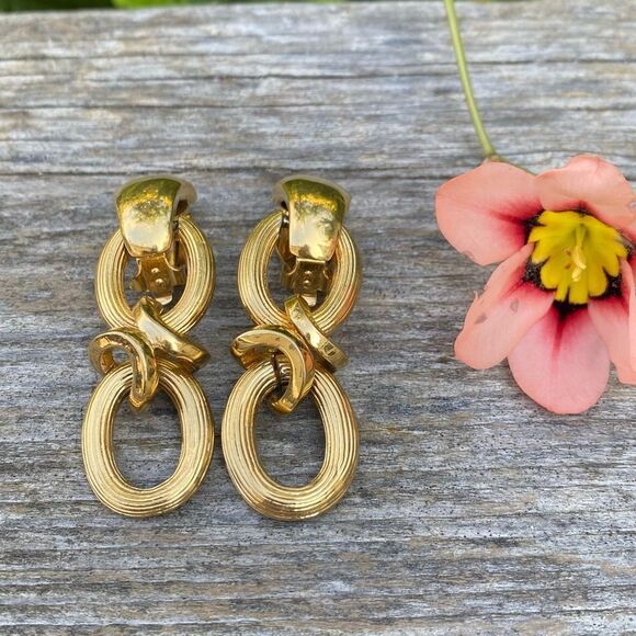 St. John Jewelry - VINTAGE ST. JOHN CLIP ON EARRINGS Gold Tone Oval Link Dangle. EUC!